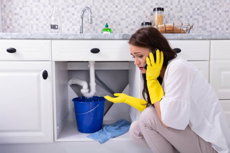 handyman -Šta prvo uraditi kada pukne cev u stanu – koraci pre dolaska majstora - pukla cev